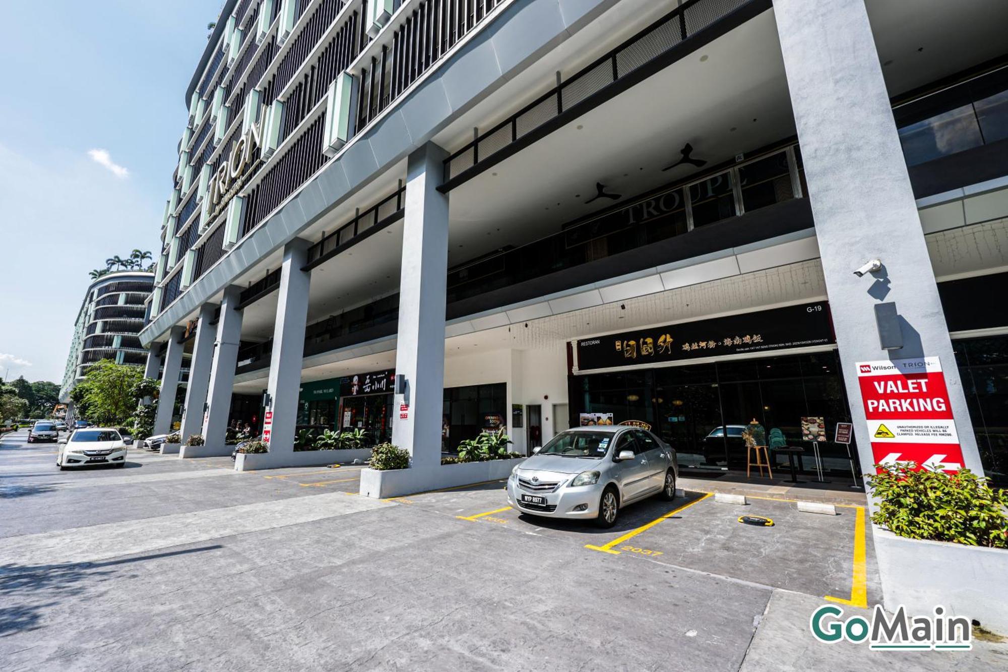 Free Parking - Big Trion By Gomain *